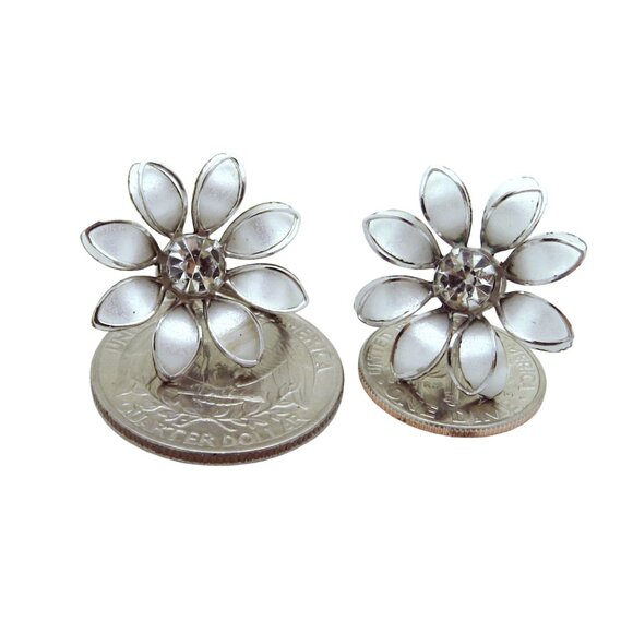 Vintage Bugbee & Niles Daisy Flower Silver Tone Screw Back Earrings 1950s - Picture 4 of 6